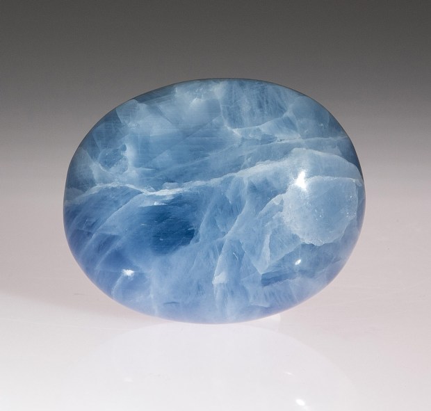 Calcite bleue, pierre du mois Juin 2015, photo Serge Briez®Capmediations2015