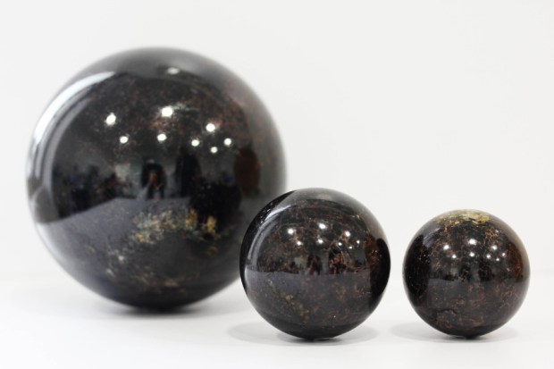 Boules de GRENAT, photo ®Cristaux et Santé, 2016