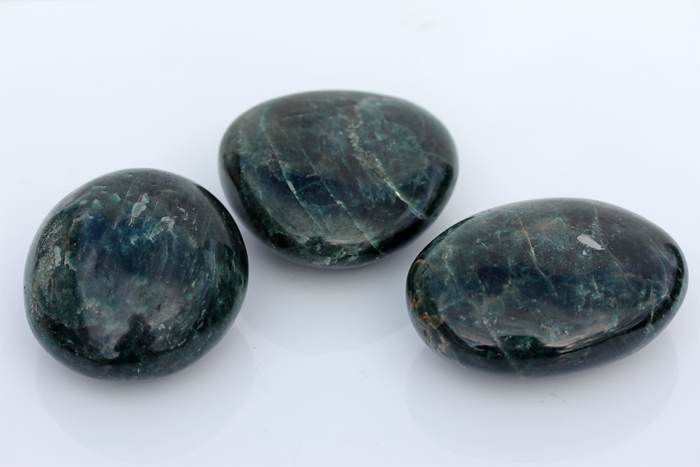 Galets d'APATITE, photo ®Cristaux et Santé, 2016