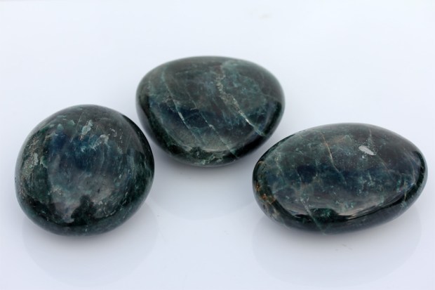 Galets d'APATITE, photo ®Cristaux et Santé, 2016