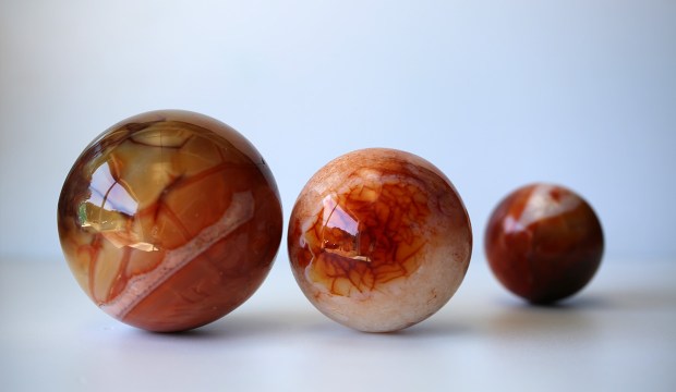 Boules de CORNALINE, photo ®Cristaux et Santé, 2016