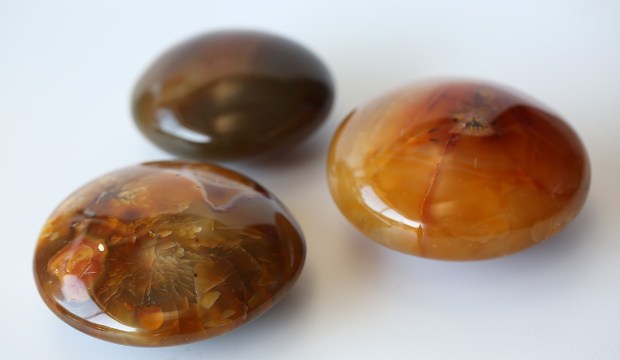 Galets de CORNALINE, photo ®Cristaux et Santé, 2016