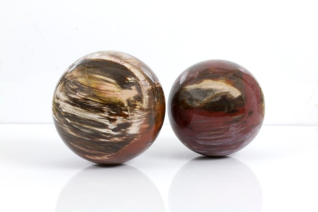 Boules de BOIS FOSSILISÉ de Madagascar, photo ®Cristaux et Santé, 2016