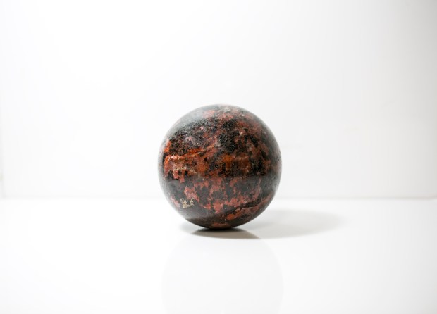 Boule d'Amphibole, photo ®Cristaux et Santé, 2017