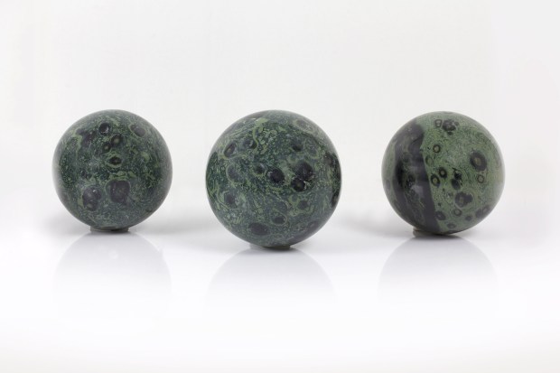 Boules de Jaspe Stromatolite, photo ®Cristaux et Santé, 2017