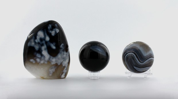 Formes variées d'Agate Bleue, photo ®Cristaux et Santé, 2017
