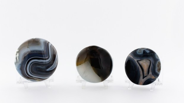 Galets calibrés d'Agate Bleue, photo ®Cristaux et Santé, 2017