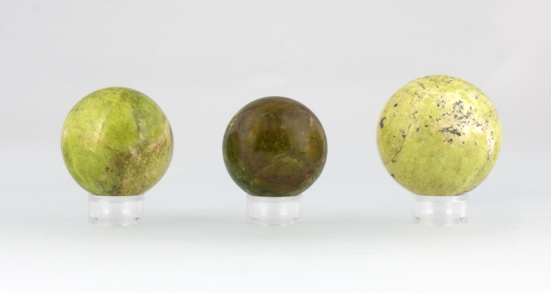 Boules d'Opale Verte Fossilisée, photo ®Cristaux et Santé, 2017