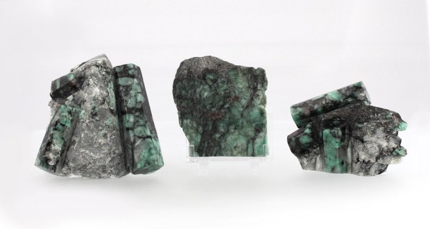 Formes Polies Brutes et plaques d'Émeraude, photo ®Cristaux et Santé, 2017