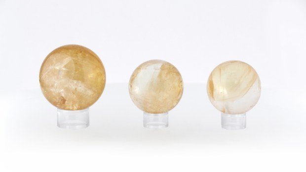 Boules de Calcite Topaze, photo ®Cristaux et Santé, 2017
