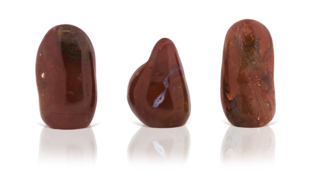 Formes libres de Jaspe Rouge, photo ®Cristaux et Bien-Être, 2017