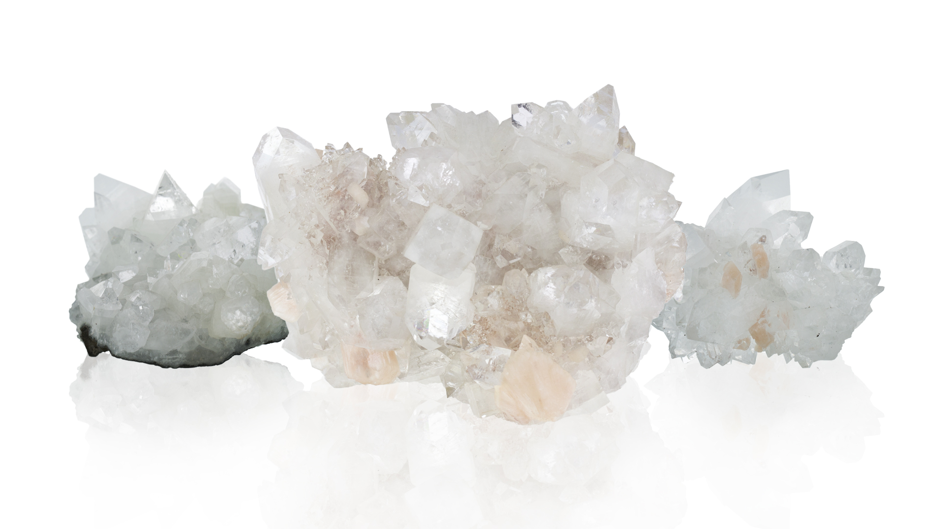 Pièces brutes d'Apophyllite, photo ®Cristaux et Bien-Être, 2017