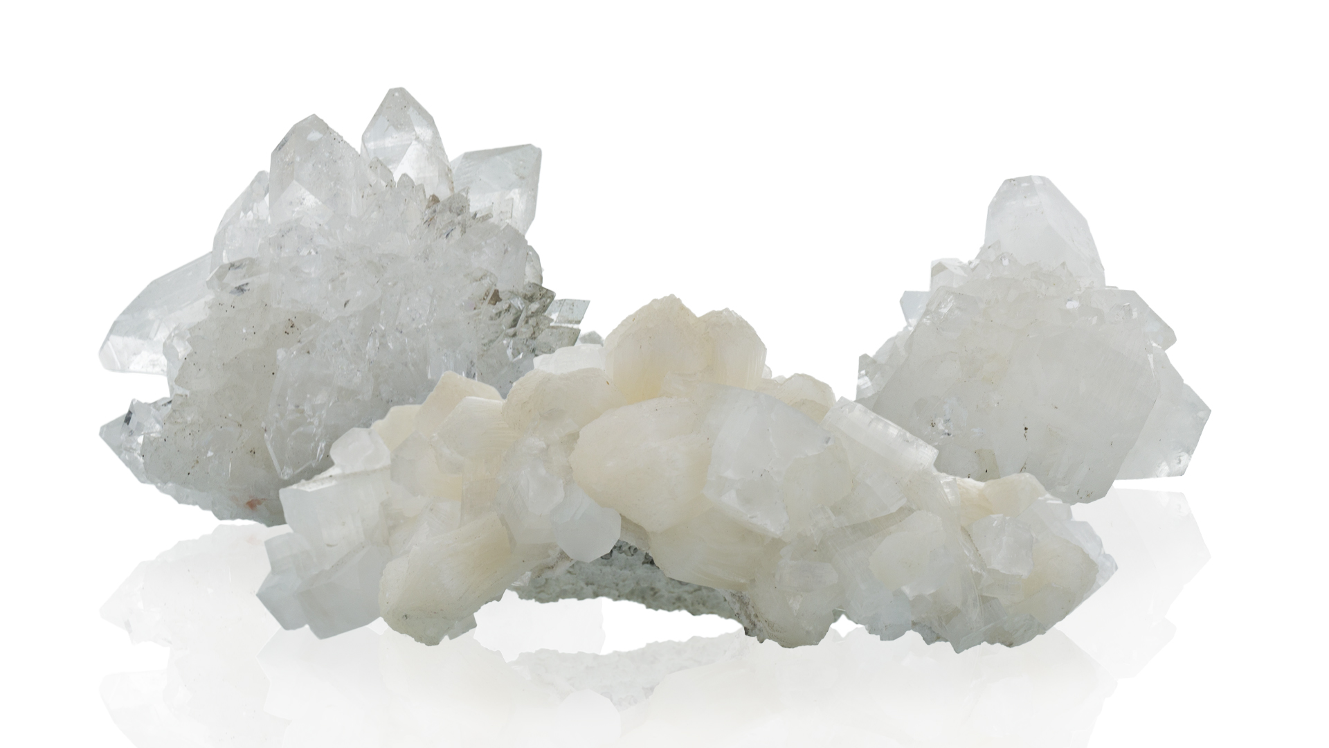 Pièces brutes d'Apophyllite, photo ®Cristaux et Bien-Être, 2017