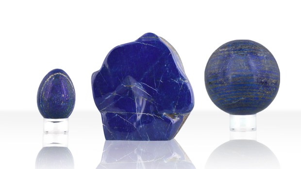 Formes variées de Lapis-lazuli, photo ®Cristaux et Bien-Être, 2018