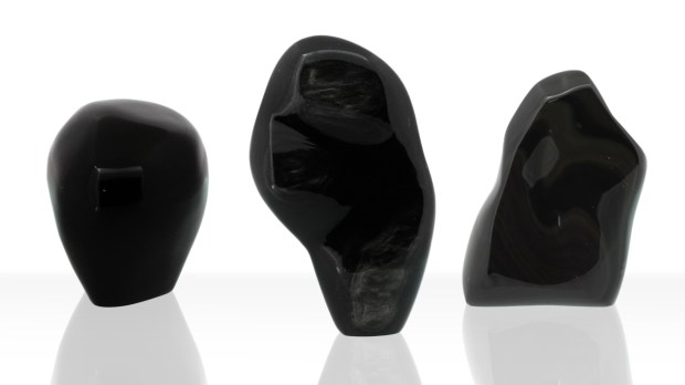 Formes Libres d'Obsienne noire, photo ®Cristaux et Bien-Être, 2018